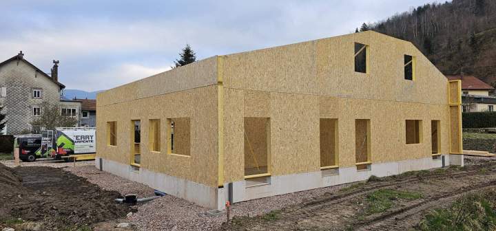 Édification de maisons individuelles en bois